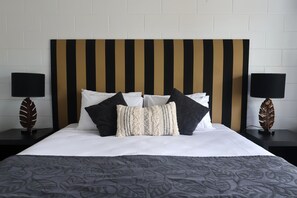  Poolside King Room | Iron/ironing board, free WiFi, bed sheets, alarm clocks