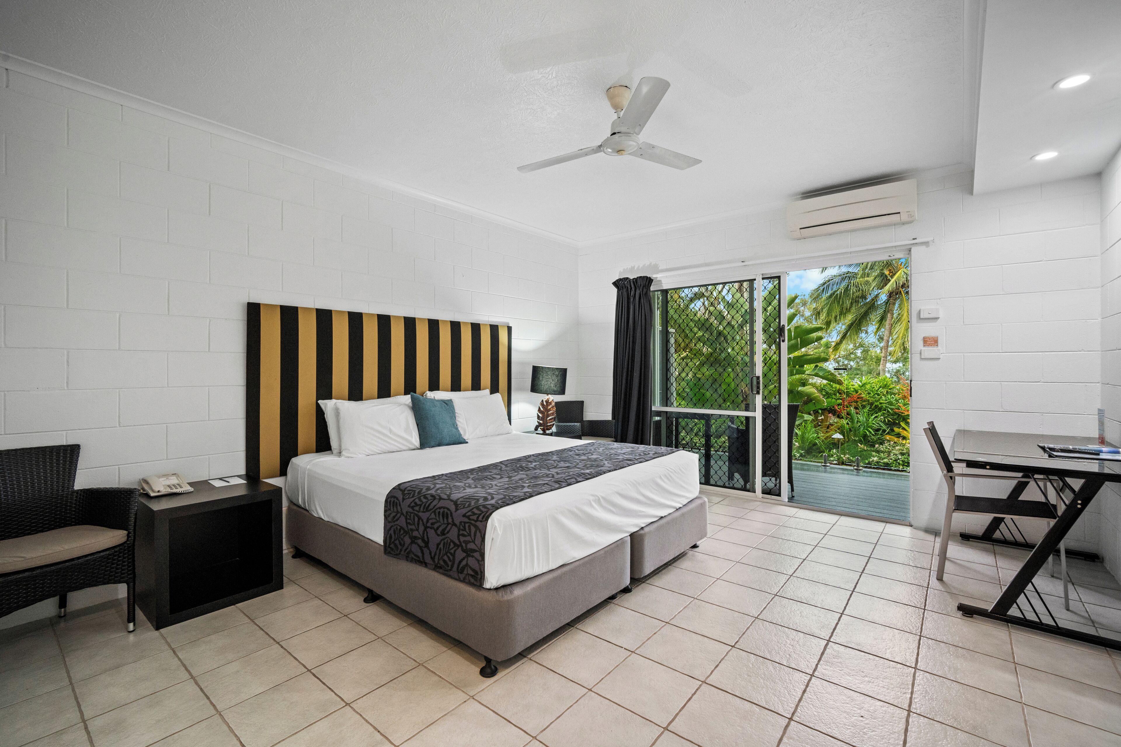 熨斗/熨衣板、免费 WiFi、床单、闹钟