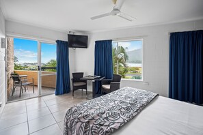 مكواة/لوح كي وواي فاي مجانًا وملاءات أسرّة ومُنبهات