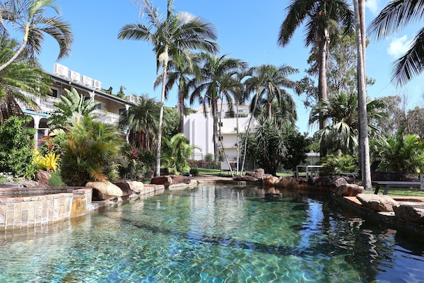 2 outdoor pools, sun loungers