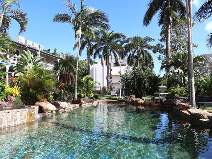 2 Außenpools, Liegestühle