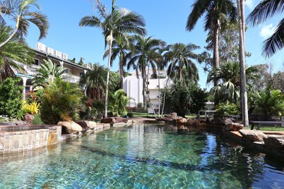 Colonial Palms Motor Inn