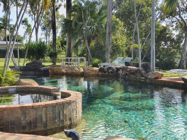 Outdoor spa tub