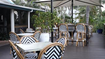 Regional cuisine, al fresco dining