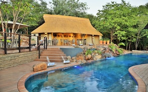 Outdoor pool - Victoria Falls Safari Club (Victoria Falls)