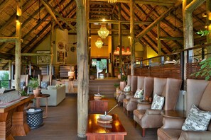 Lobby lounge