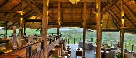 Breakfast, lunch, dinner served; international cuisine