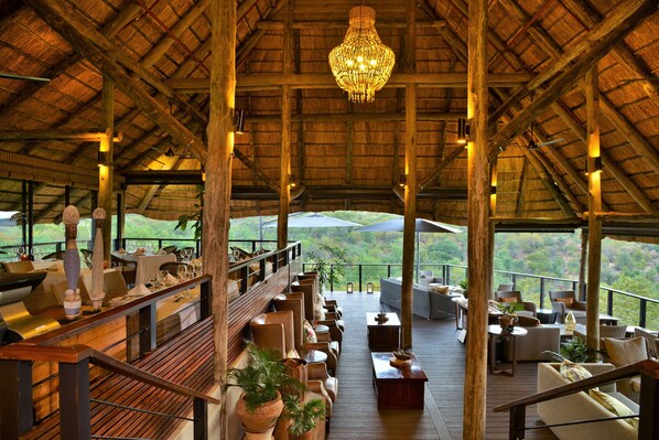 Breakfast, lunch, dinner served; international cuisine - Victoria Falls Safari Club (Victoria Falls)