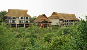 Exterior - Victoria Falls Safari Club (Victoria Falls)