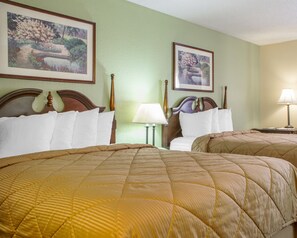 Habitación estándar, 2 camas de matrimonio, no fumadores | Ropa de cama de alta calidad y colchones con acolchado adicional