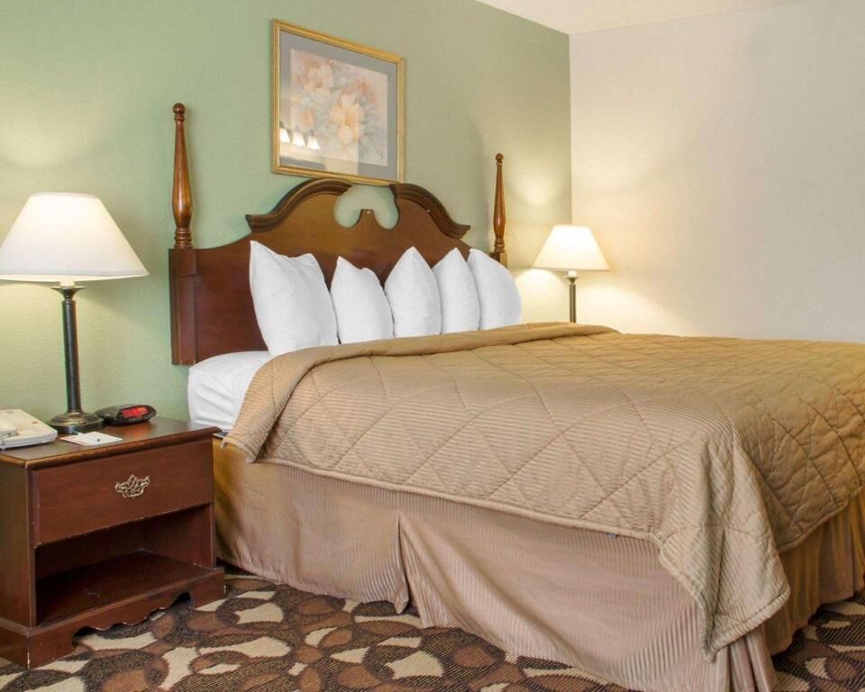 Premium bedding, pillowtop beds, desk, iron/ironing board