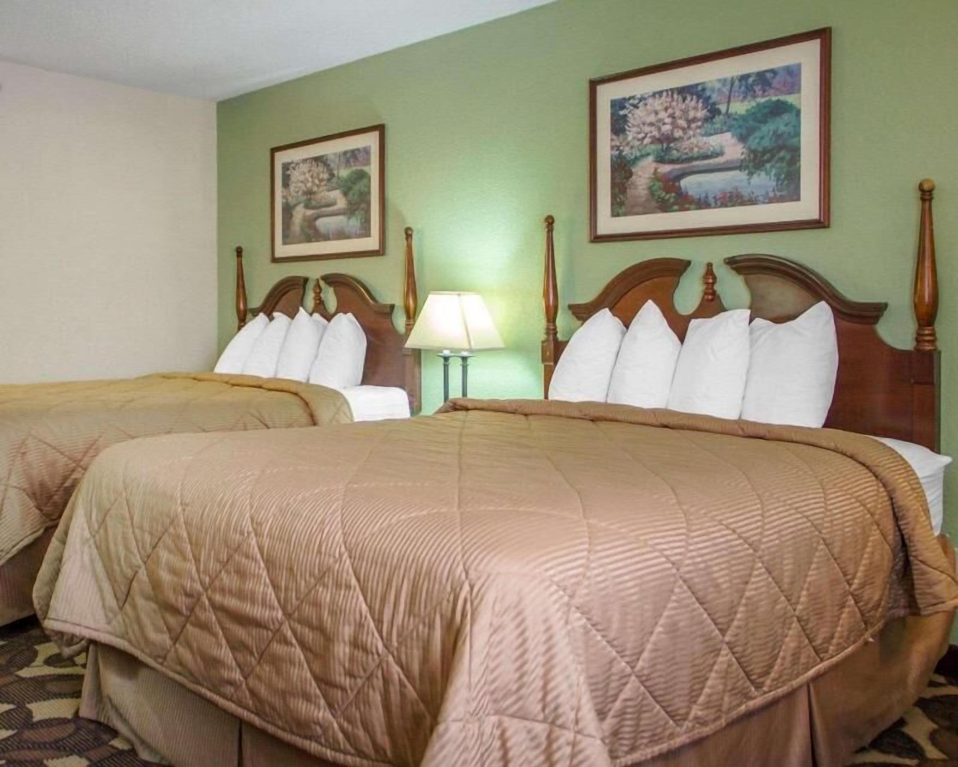 Roupas de cama premium, camas com colchões pillow-top, escrivaninha