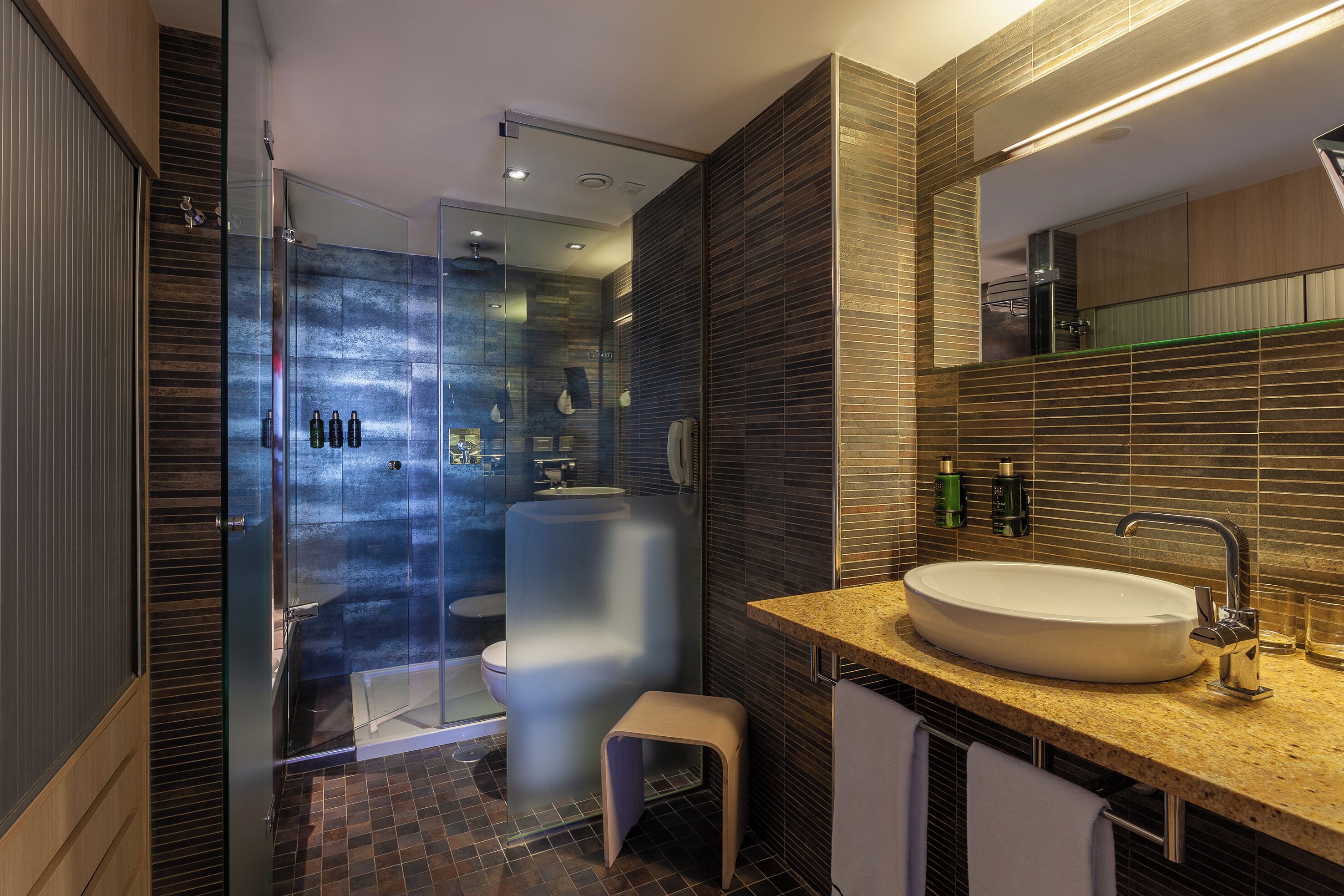 环保洗浴用品、吹风机、毛巾、肥皂