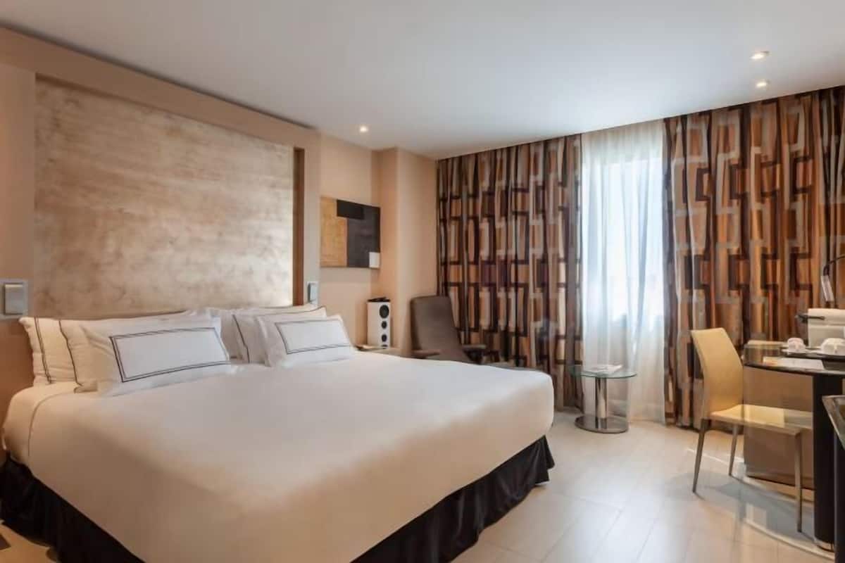 1 bedroom, premium bedding, minibar, in-room safe