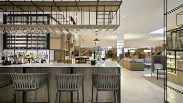 3 bares o lounges, bar de cocteles, bar en la azotea