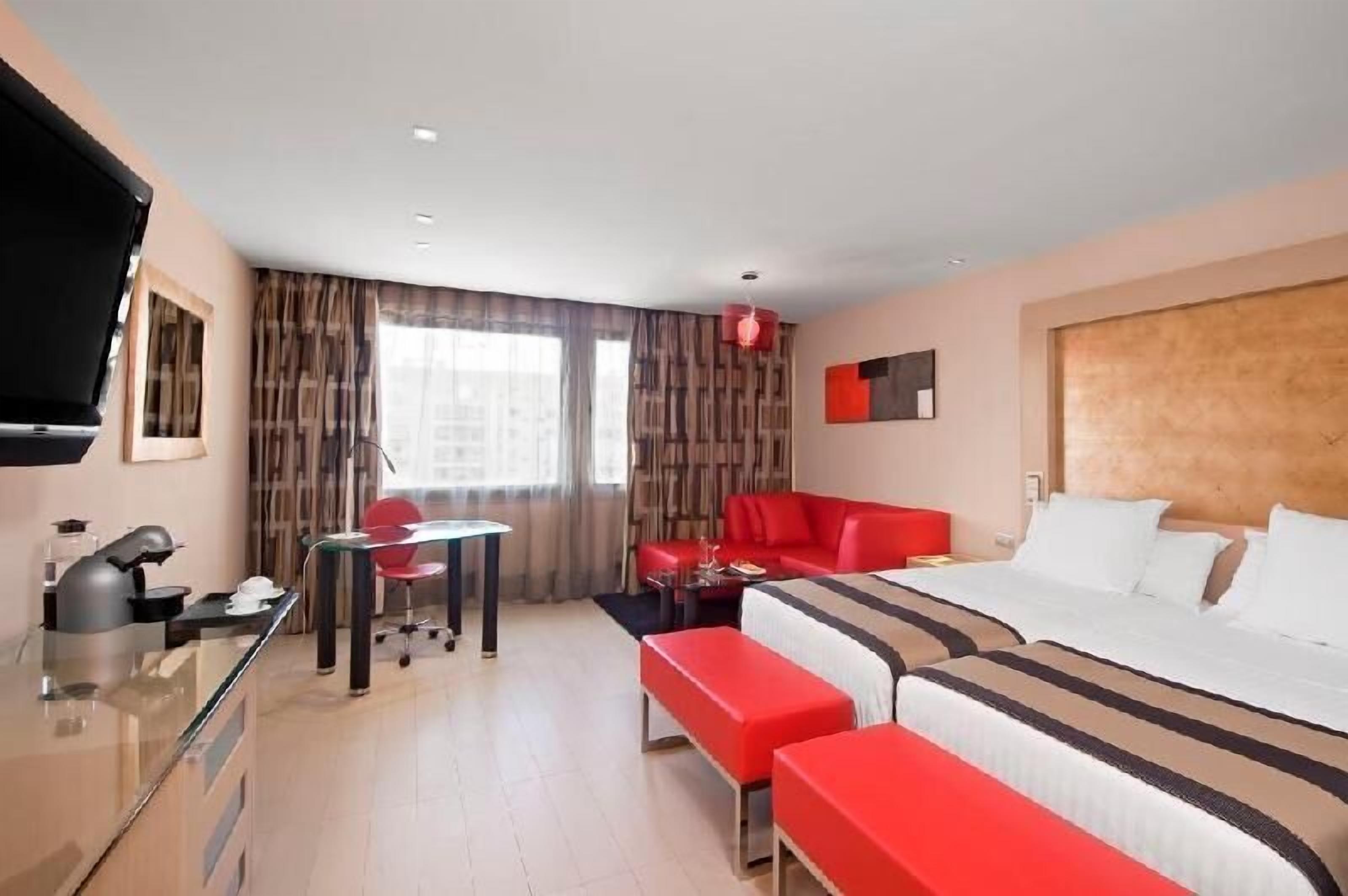 Premium bedding, minibar, in-room safe, desk