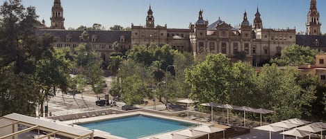 Outdoor pool, pool umbrellas, sun loungers