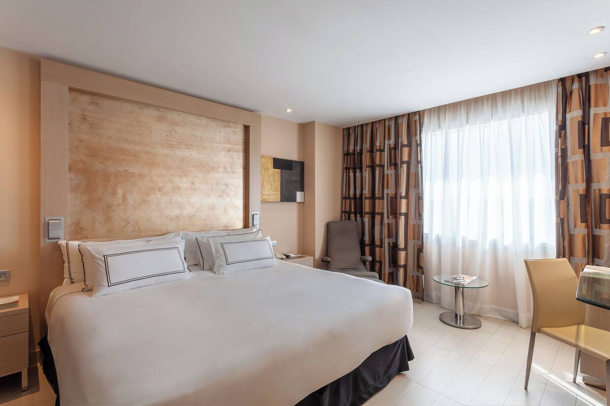 Ropa de cama de alta calidad y minibar 