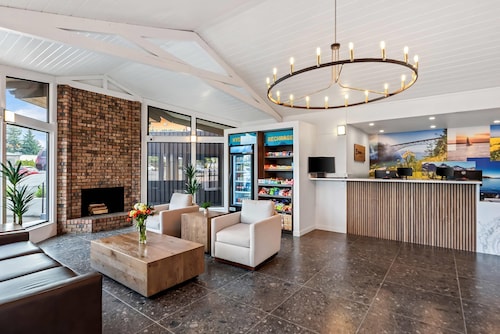 Clarion Pointe Mount Vernon - Burlington