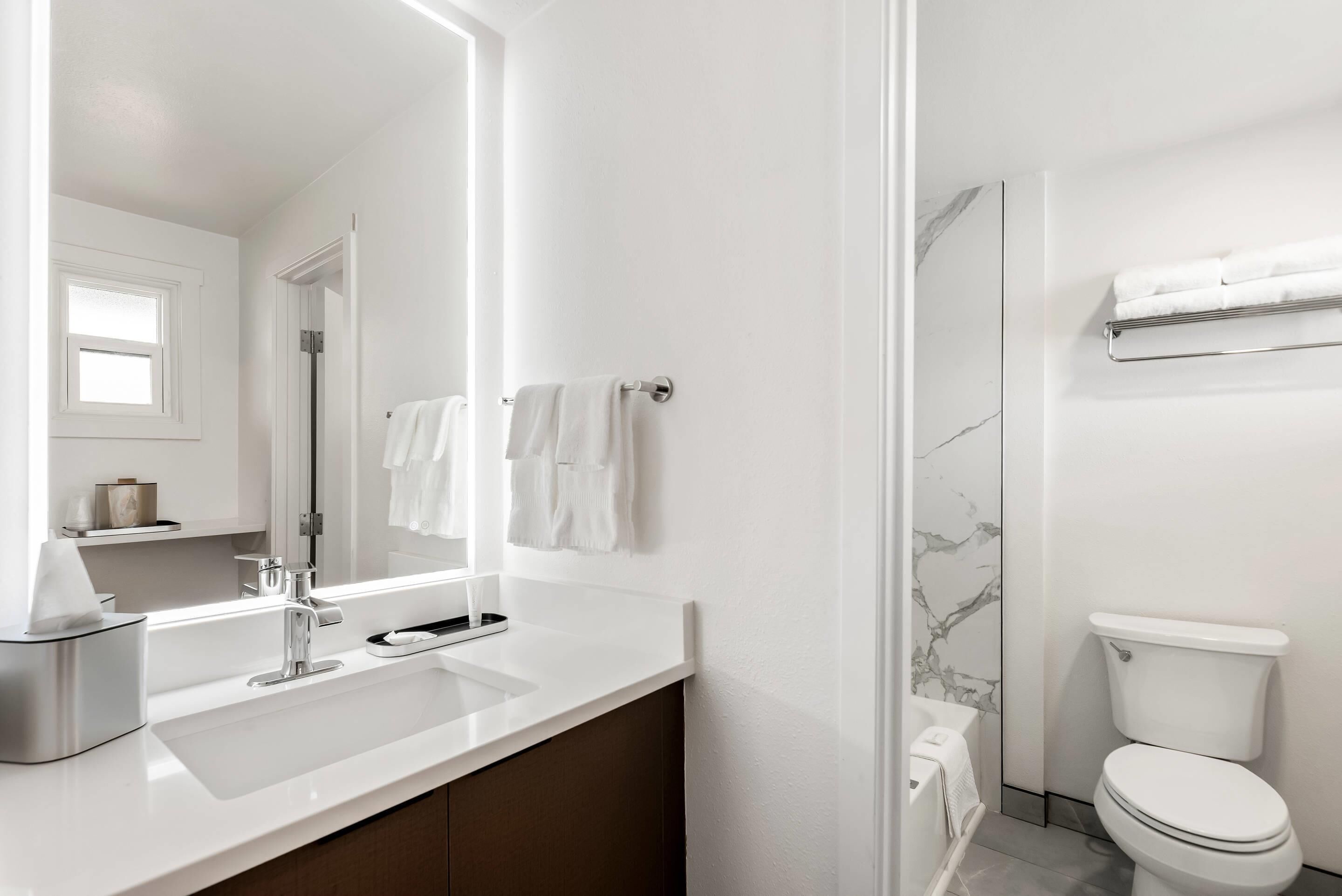 Standard Room, 1 Queen Bed with Sofa bed, Non Smoking | In-room safe, desk, laptop workspace, iron/ironing board