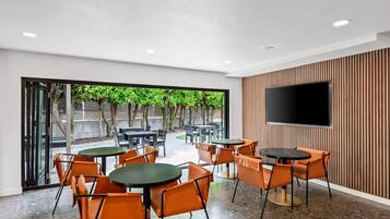 Free daily continental breakfast