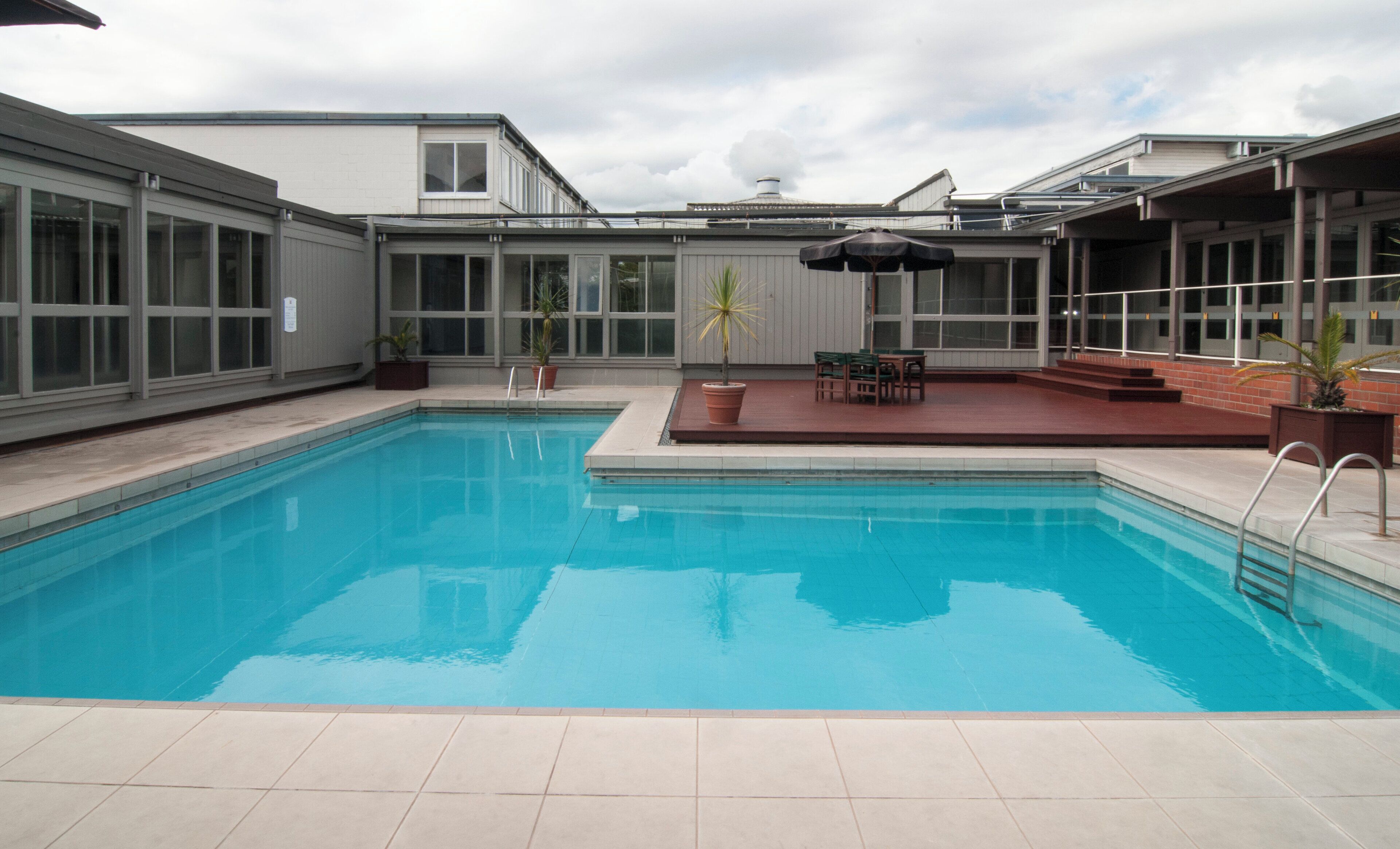 حمّام سباحة خارجي