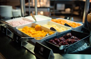 Daily buffet breakfast (NZD 35.00 per person)