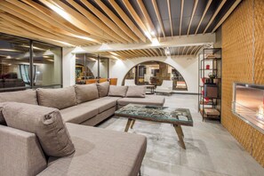 Lobby - Ramada by Wyndham Austin South (Austin)