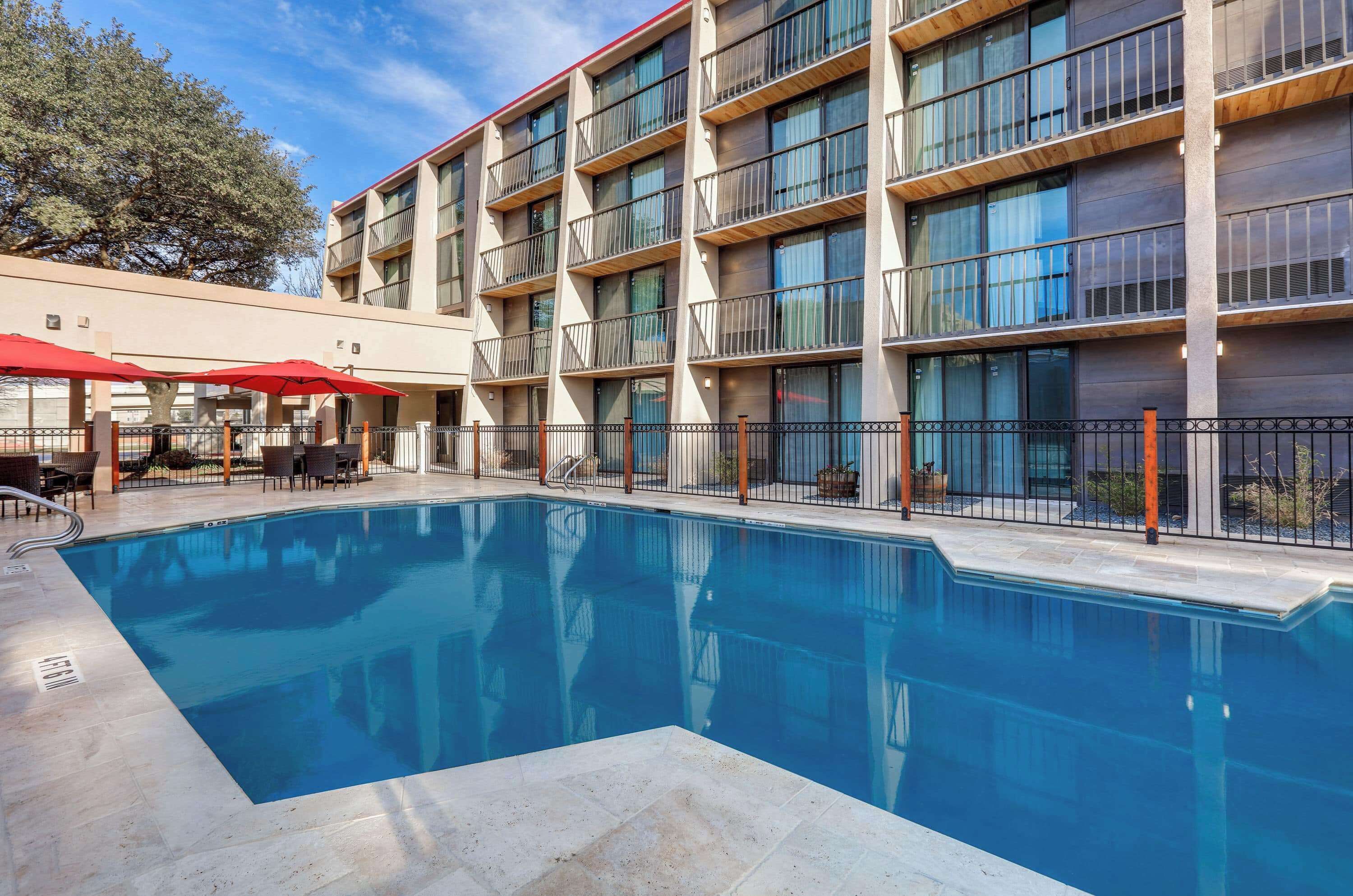 outdoor pool, open 7:00 am to 11:00 pm, pool loungers