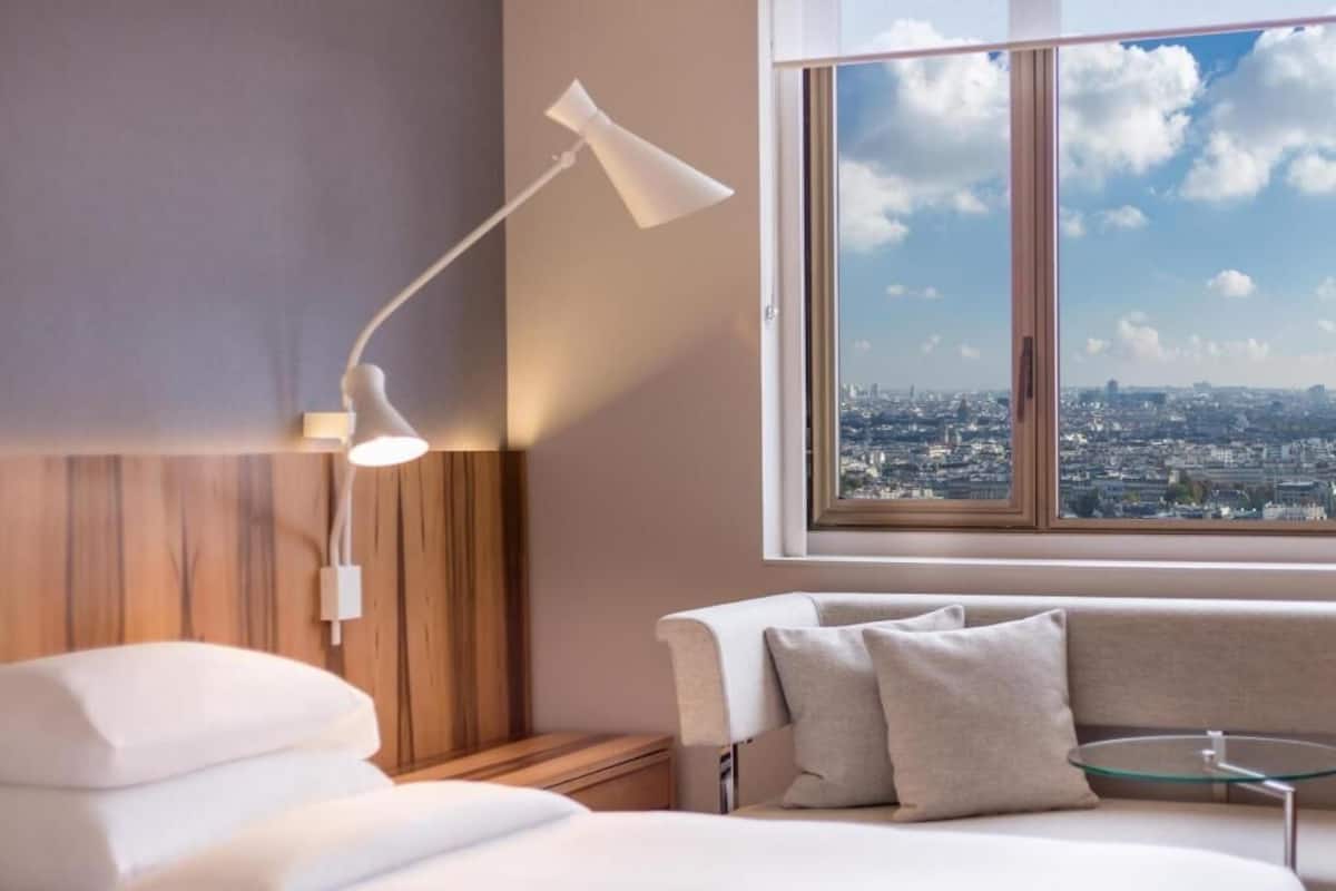 Premium bedding, in-room safe, desk, blackout curtains