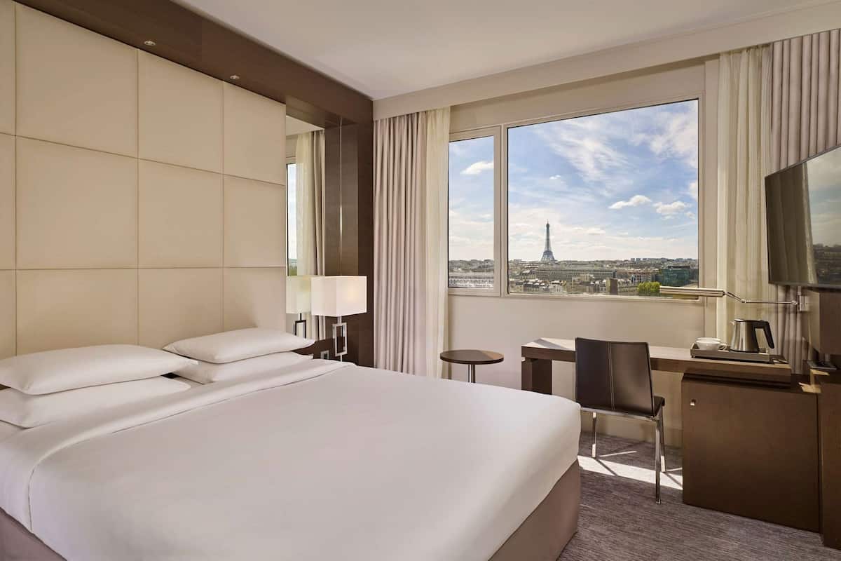Premium bedding, in-room safe, desk, blackout curtains