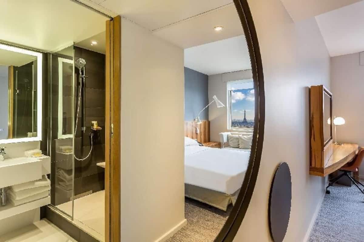 Premium bedding, in-room safe, desk, blackout curtains