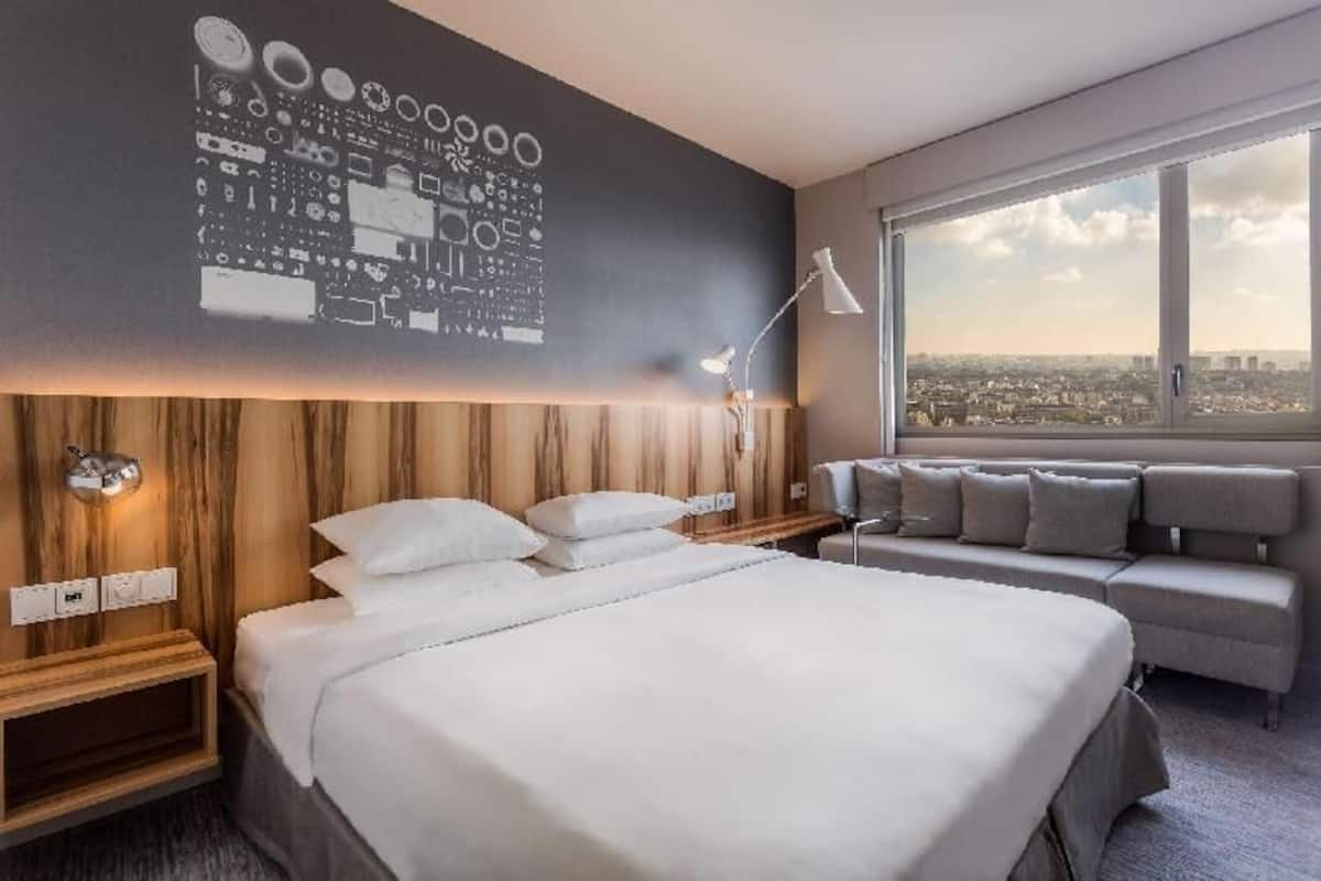 Premium bedding, in-room safe, desk, blackout curtains