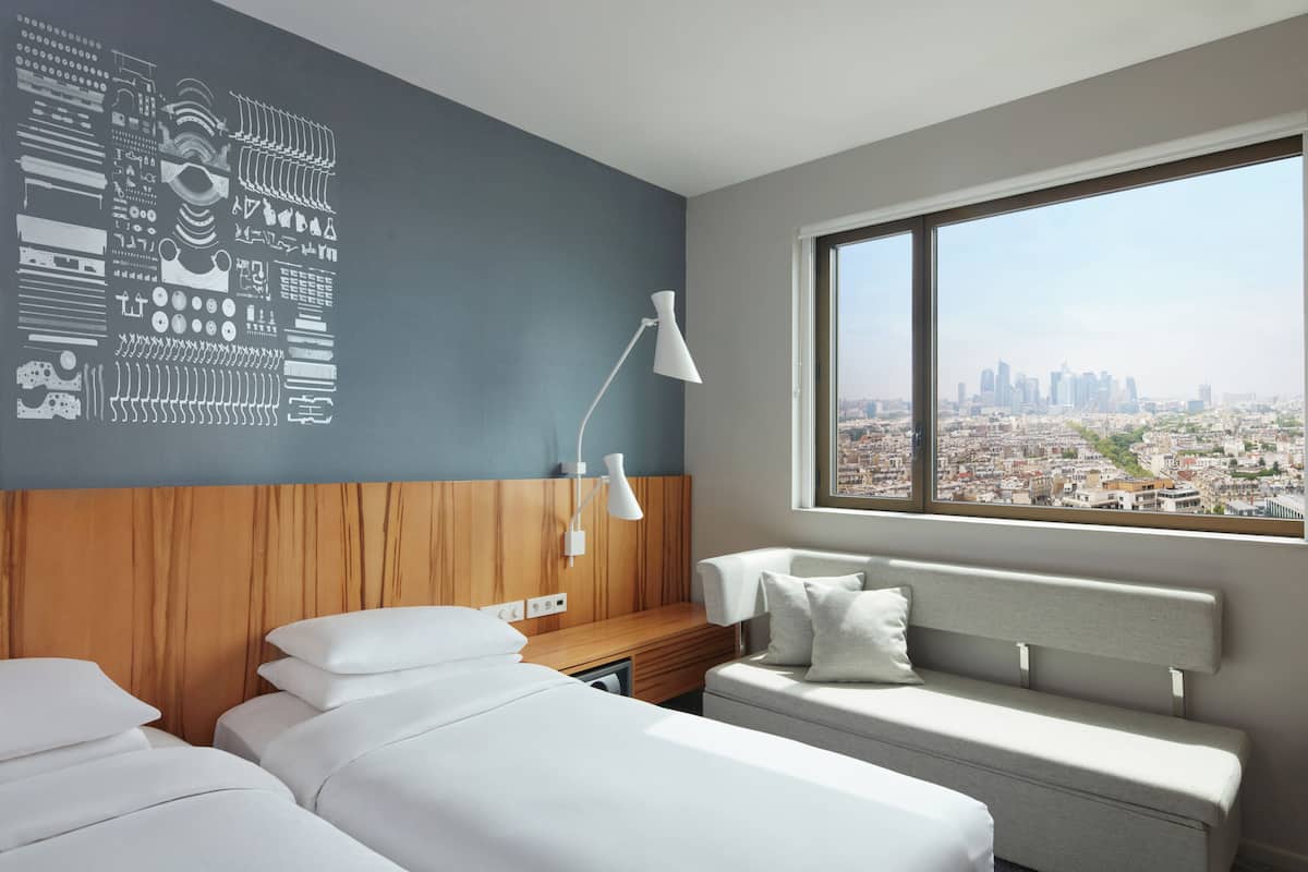 Chambre Deluxe, 2 lits jumeaux | Literie de qualitĂ©, coffre-fort, bureau, rideaux dâobscurcissement