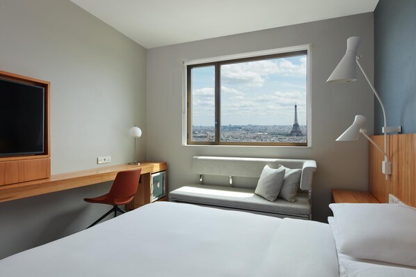 Room, 1 King Bed (Eiffel Tower View, High Floor, Club) | Premium bedding, in-room safe, desk, blackout curtains