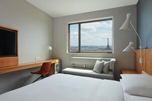 Room, 1 King Bed (Eiffel Tower View, High Floor, Club) | Premium bedding, in-room safe, desk, blackout drapes
