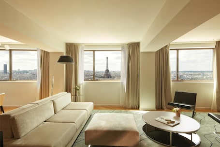 Presidential Suite | Premium bedding, in-room safe, desk, blackout drapes. Hyatt Regency Paris Etoile