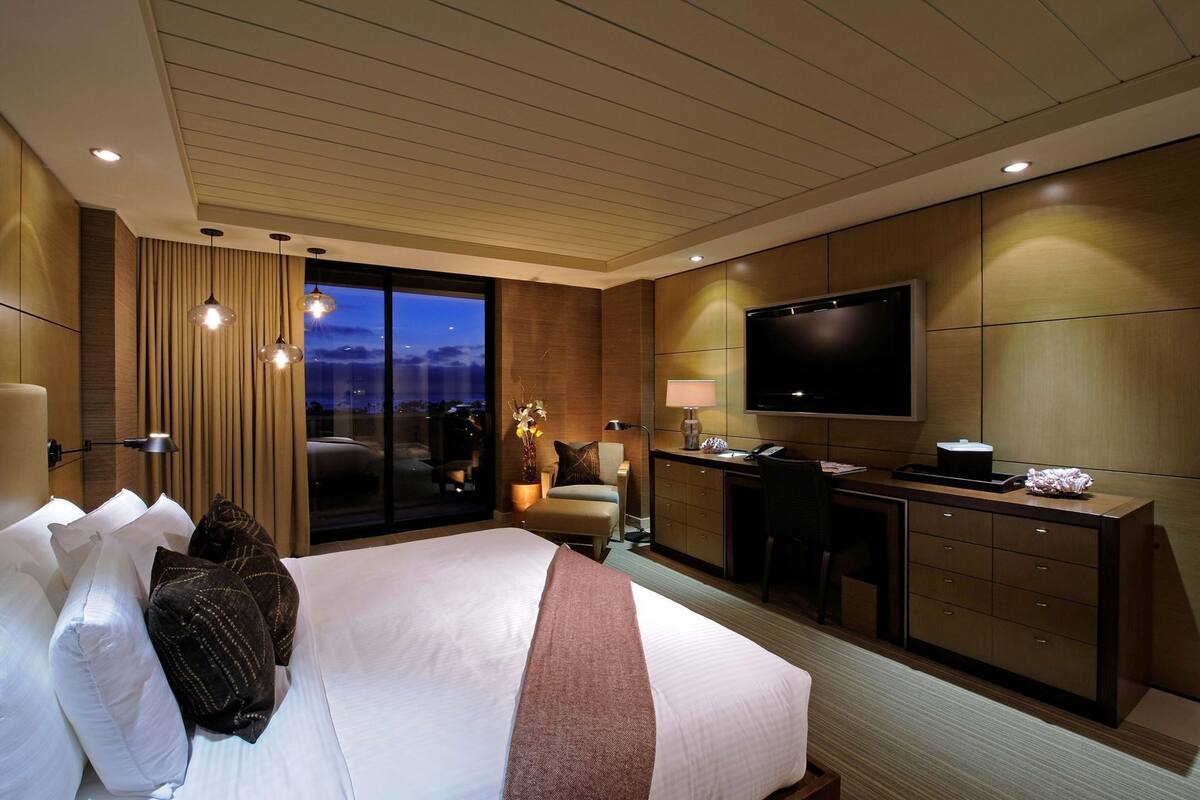 In-room safe, desk, laptop workspace, blackout drapes