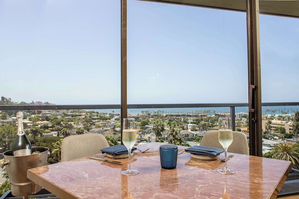 Breakfast, lunch, dinner served; sea views