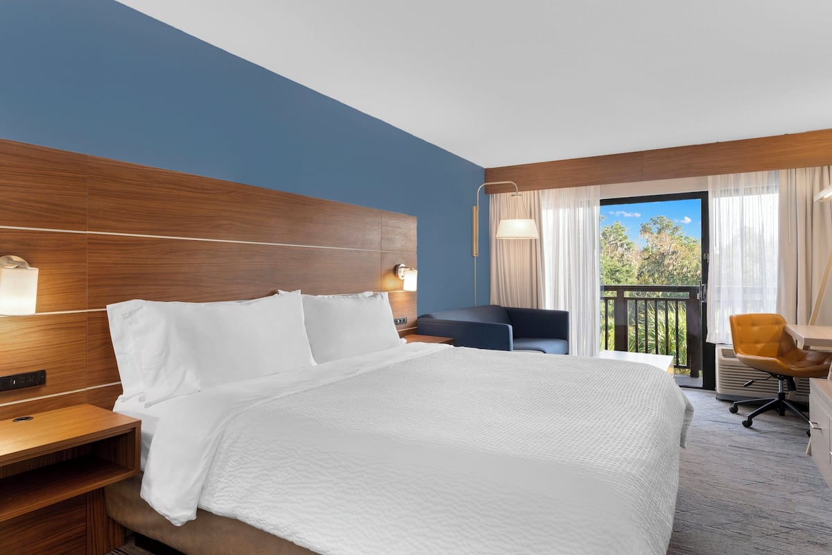 Premium bedding, pillowtop beds, in-room safe, desk