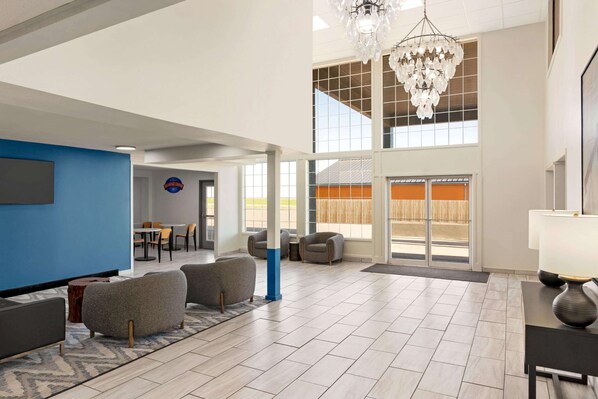 Lobby - Baymont by Wyndham Blackwell I-35 (Blackwell)