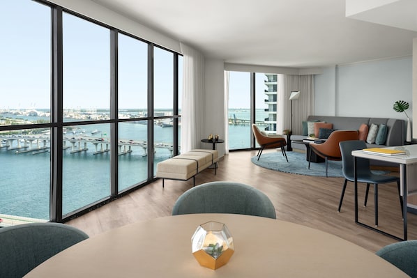 Presidential-Suite, 1 Schlafzimmer, Buchtblick | Hochwertige Bettwaren, Daunenbettdecken, Pillowtop-Betten, Zimmersafe