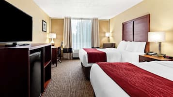 Standaard kamer, 2 tweepersoonsbedden, niet-roken | Een bureau, verduisterende gordijnen, een strijkplank/strijkijzer