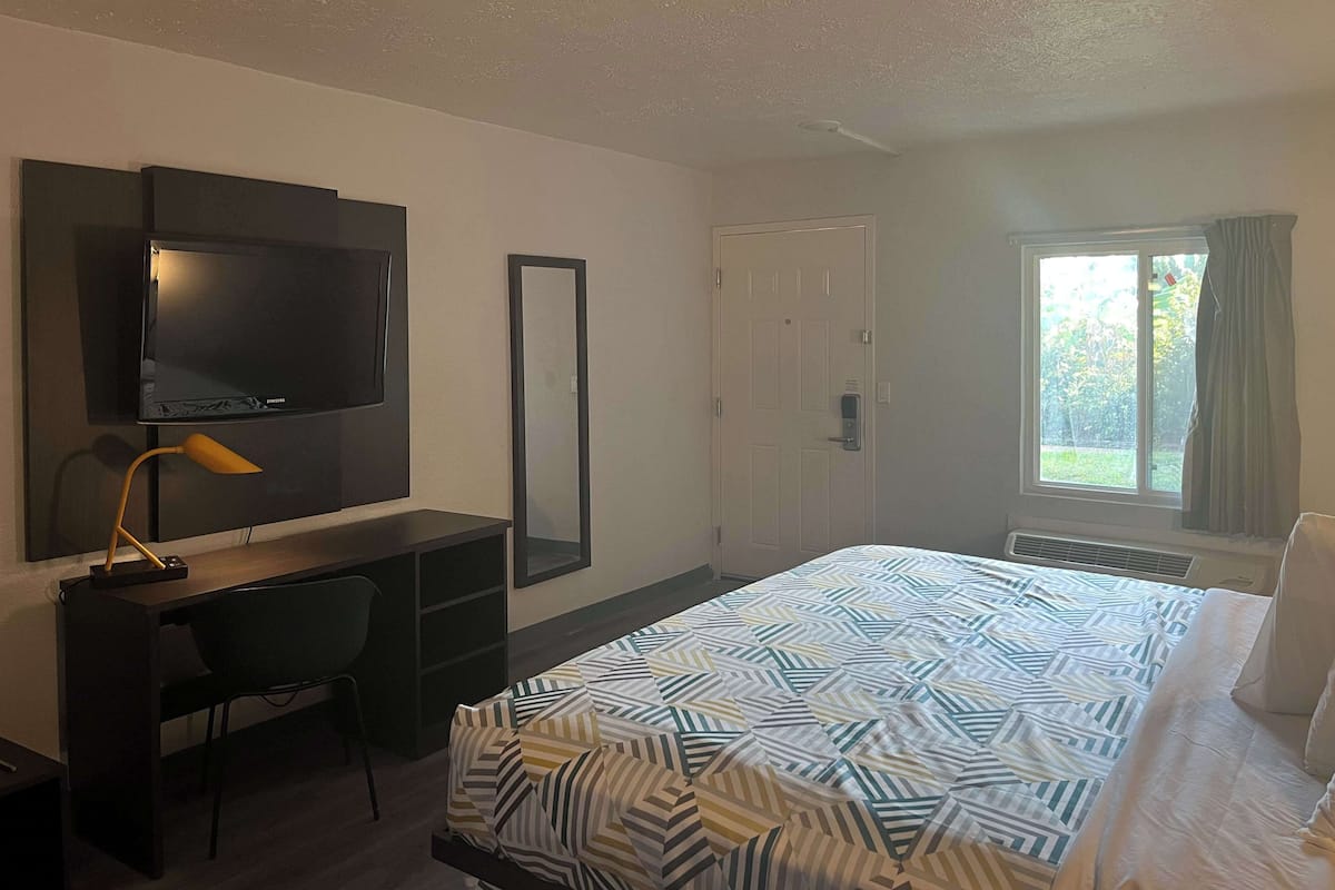 Blackout drapes, iron/ironing board, free WiFi, bed sheets