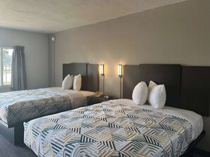 Blackout curtains, iron/ironing board, free WiFi, bed sheets - Studio 6 Lake Jackson, TX (Lake Jackson)