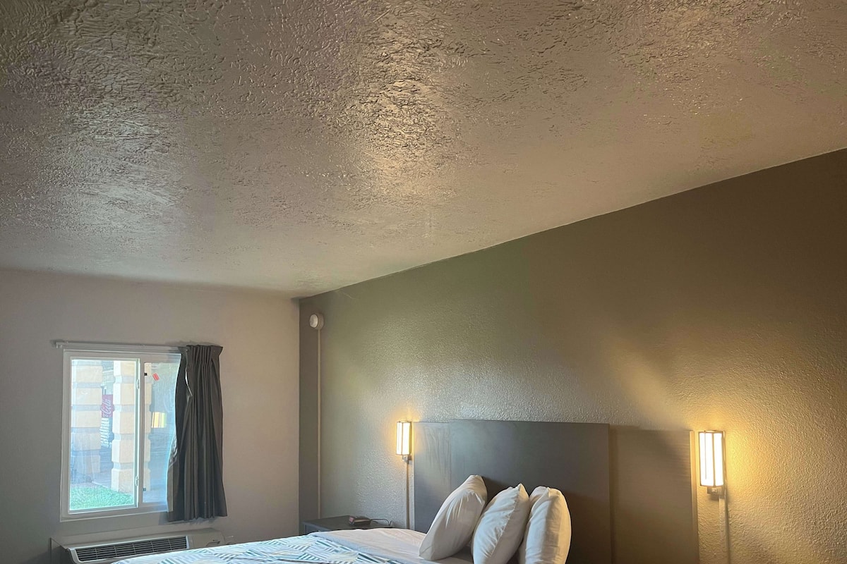 Blackout drapes, iron/ironing board, free WiFi, bed sheets