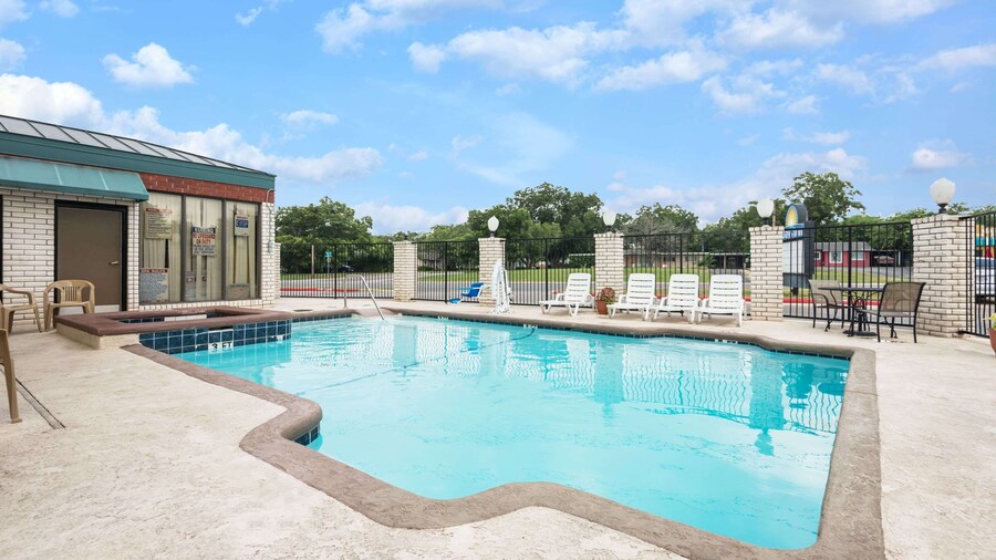 Days Inn by Wyndham New Braunfels