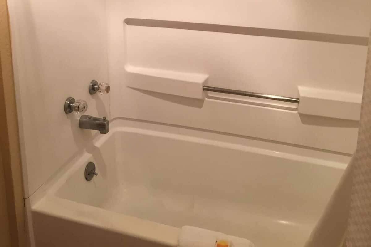 Badezimmer | Duschwanne, Komfortbadewanne, Regendusche