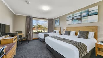 Deluxe Room, King Twin