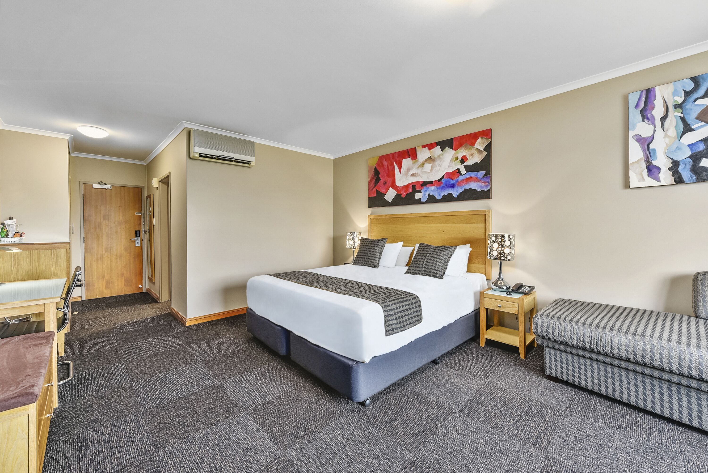 deluxe room, 1 king bed | premium bedding, pillow-top beds, minibar, in-room safe